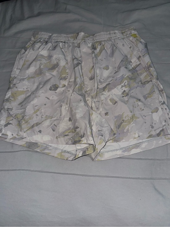 lululemon athletica Other - Lululemon men’s bowline shorts 5” size Large